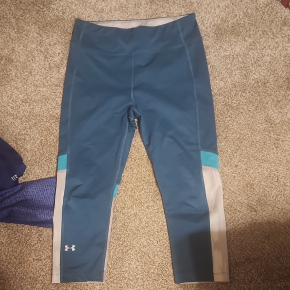 Under Armour Blue Leggings Performance Fit Capri Length - Picture 2 of 7